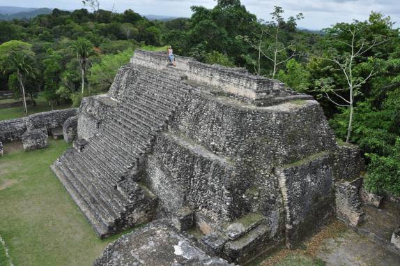 Um dos muitos templos nas ruínas mayas de Caracol, em Belize, quase na fronteira com a Guatemala